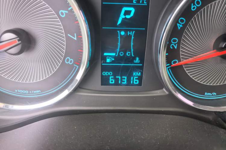 Used Chevrolet Lova RV 2016 1.5L Automatic Comfort Edition Odometer Close Up