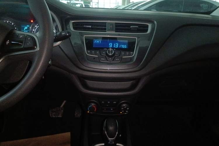 Used Chevrolet Lova RV 2016 1.5L Automatic Smart Drive Edition Audio And AC Panel