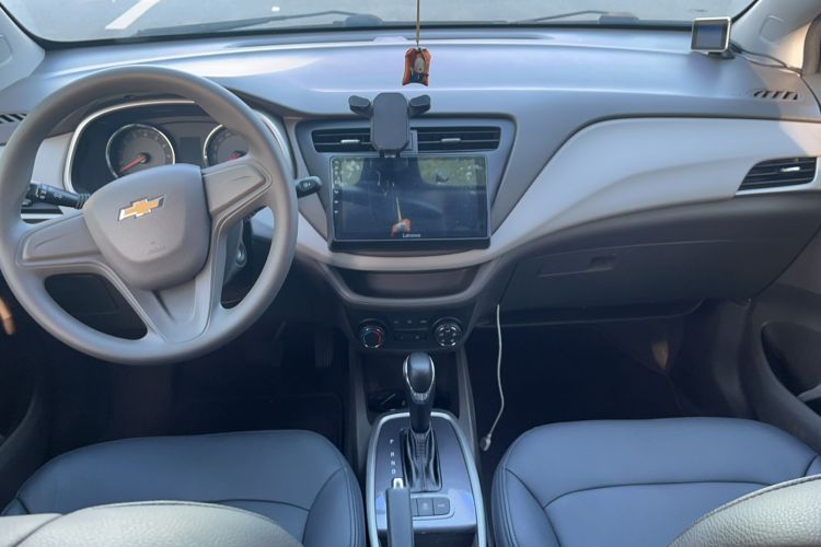Used Chevrolet Lova RV 2016 1.5L Automatic Comfort Edition Center Console