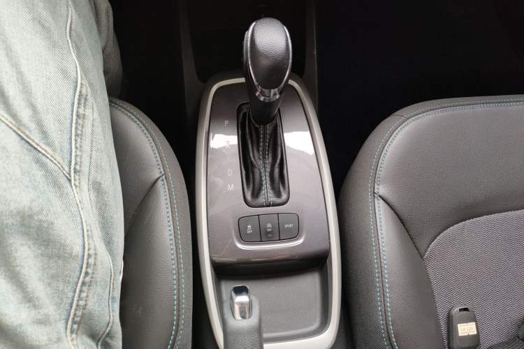 Used Chevrolet Lova RV 2016 1.5L Automatic Smart Drive Edition Gear Lever