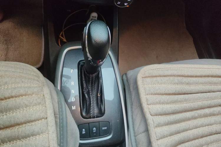 Used Chevrolet Lova RV 2016 1.5L Automatic FunDrive Edition Gear Lever
