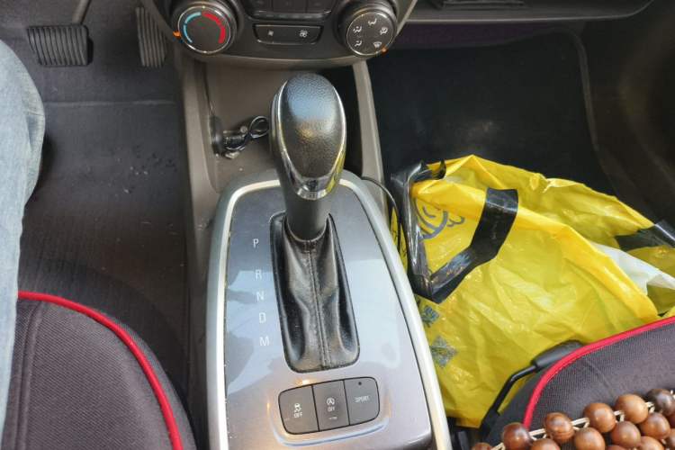 Used Chevrolet Lova RV 2016 1.5L Automatic Comfort Edition Gear Lever