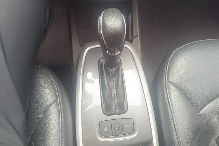 Used Chevrolet Lova RV 2016 1.5L Automatic Comfort Edition Gear Lever