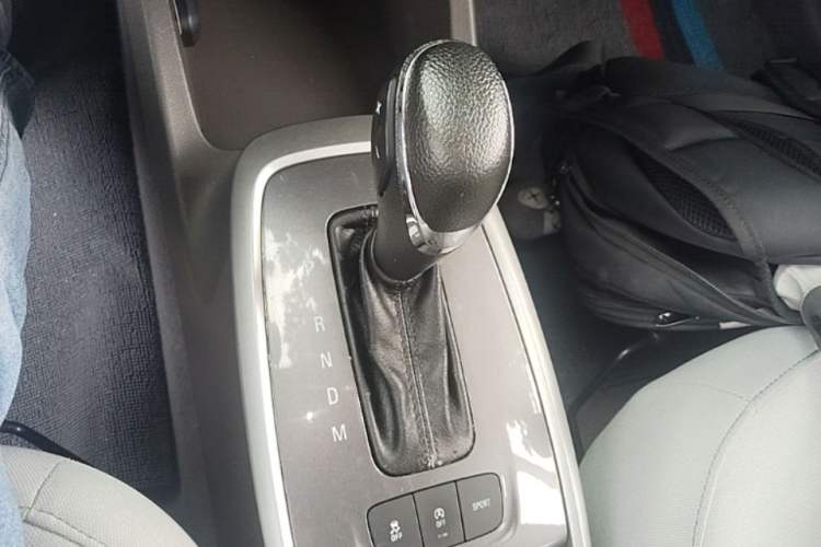 Used Chevrolet Lova RV 2016 1.5L Automatic Comfort Edition Gear Lever