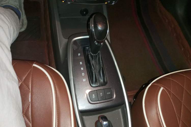 Used Chevrolet Lova RV 2016 1.5L Automatic Comfort Edition Gear Lever