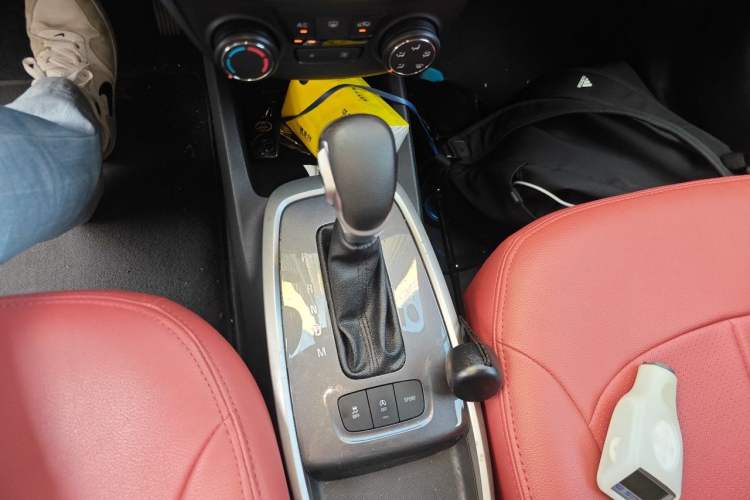 Used Chevrolet Lova RV 2016 1.5L Automatic FunDrive Edition Gear Lever