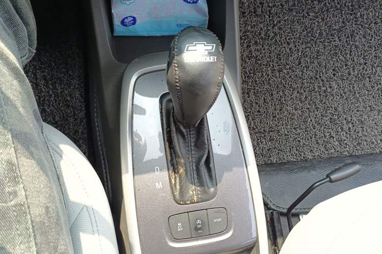 Used Chevrolet Lova RV 2016 1.5L Automatic Comfort Edition Gear Lever