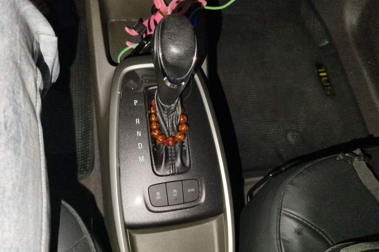 Used Chevrolet Lova RV 2016 1.5L Automatic Comfort Edition Gear Lever