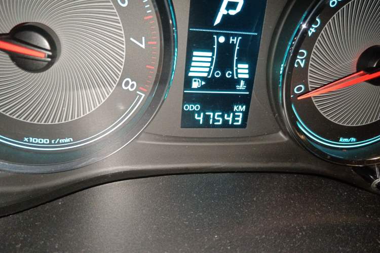 Used Chevrolet Lova RV 2016 1.5L Automatic Comfort Edition Odometer Close Up