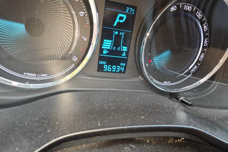 Used Chevrolet Lova RV 2016 1.5L Automatic FunDrive Edition Odometer Close Up