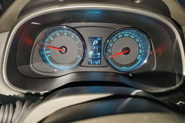 Used Chevrolet Lova RV 2016 1.5L Automatic Comfort Edition Odometer Close Up
