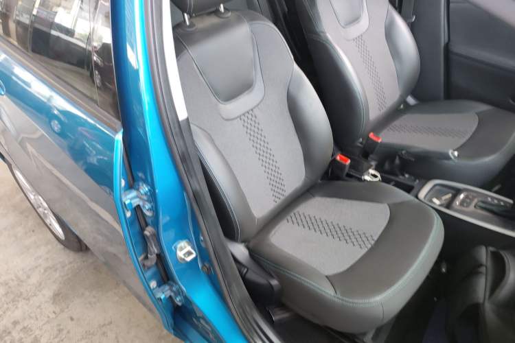 Used Chevrolet Lova RV 2016 1.5L Automatic Smart Drive Edition Right Front Seat