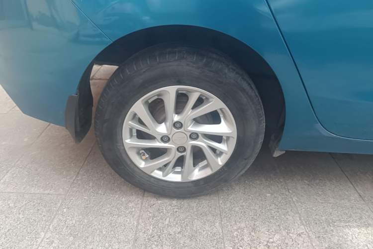 Used Chevrolet Lova RV 2016 1.5L Automatic Comfort Edition Right Rear Wheel Hub