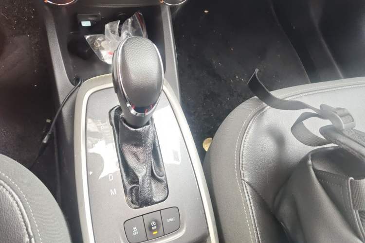Used Chevrolet Lova RV 2016 1.5L Automatic FunDrive Edition Gear Lever