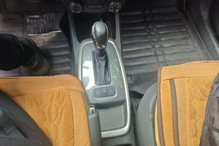 Used Chevrolet Lova RV 2016 1.5L Automatic Smart Drive Edition Gear Lever