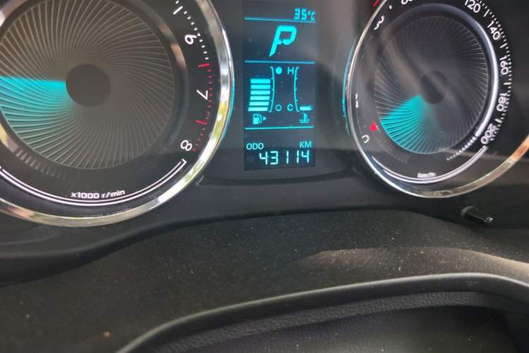 Used Chevrolet Lova RV 2016 1.5L Automatic Smart Drive Edition Odometer Close Up