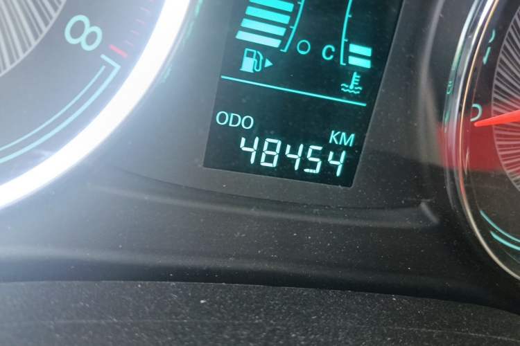 Used Chevrolet Lova RV 2016 1.5L Automatic Comfort Edition Odometer Close Up