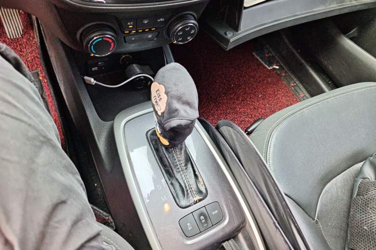 Used Chevrolet Lova RV 2016 1.5L Automatic FunDrive Edition Gear Lever