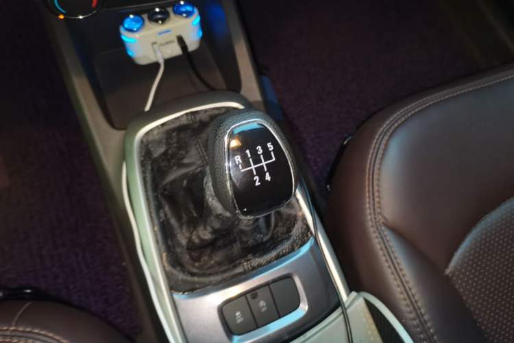 Used Chevrolet Lova RV 2016 1.5L Manual Comfort Edition Gear Lever