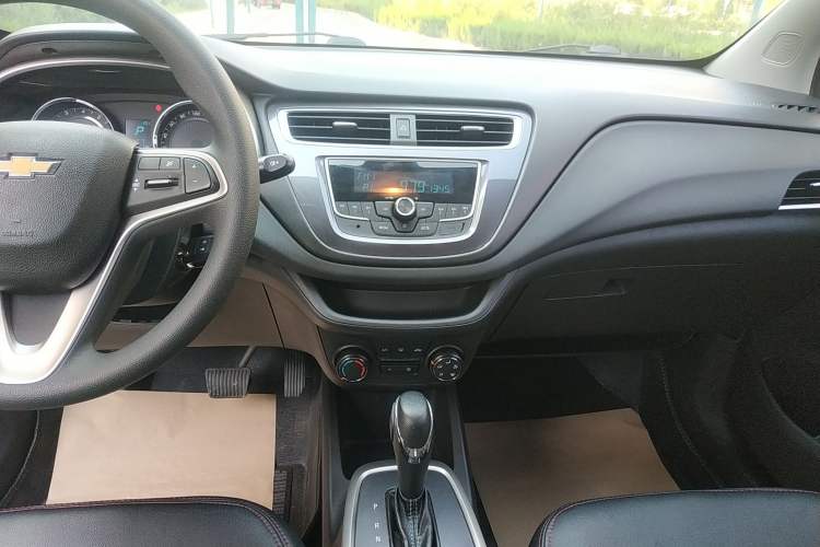 Used Chevrolet Lova RV 2016 1.5L Automatic Smart Drive Edition Audio And AC Panel