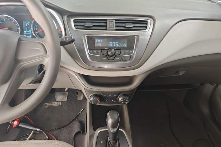 Used Chevrolet Lova RV 2016 1.5L Automatic Comfort Edition Audio And AC Panel