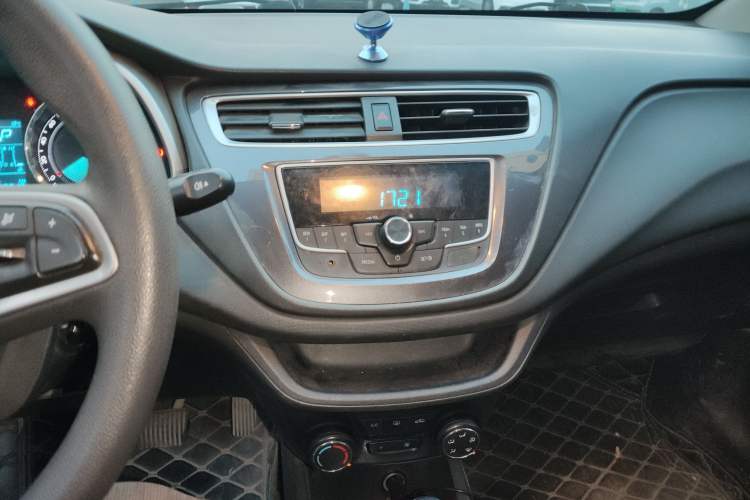 Used Chevrolet Lova RV 2016 1.5L Automatic Smart Drive Edition Audio And AC Panel