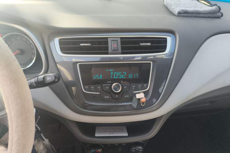 Used Chevrolet Lova RV 2016 1.5L Manual Comfort Edition Audio And AC Panel