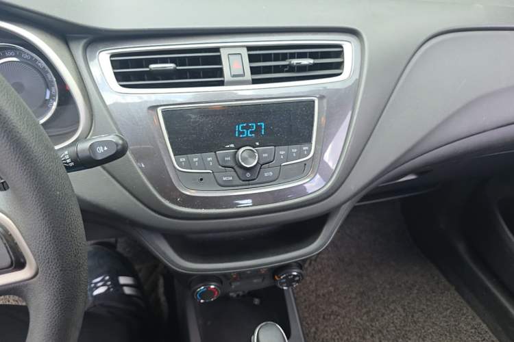 Used Chevrolet Lova RV 2016 1.5L Automatic Smart Drive Edition Audio And AC Panel