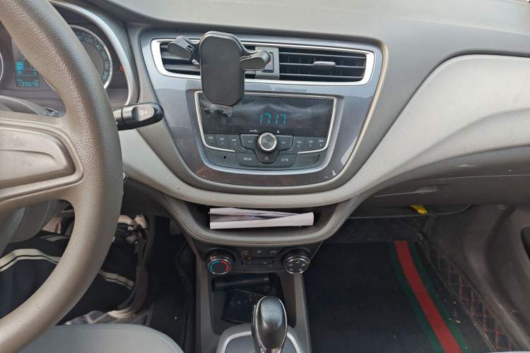 Used Chevrolet Lova RV 2016 1.5L Automatic Comfort Edition Audio And AC Panel