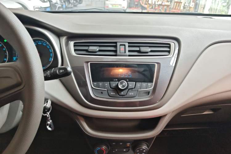 Used Chevrolet Lova RV 2016 1.5L Automatic Comfort Edition Audio And AC Panel