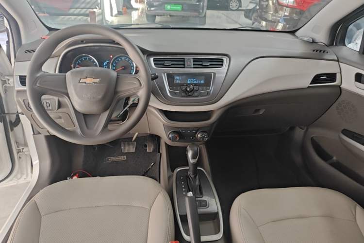 Used Chevrolet Lova RV 2016 1.5L Automatic Comfort Edition Center Console