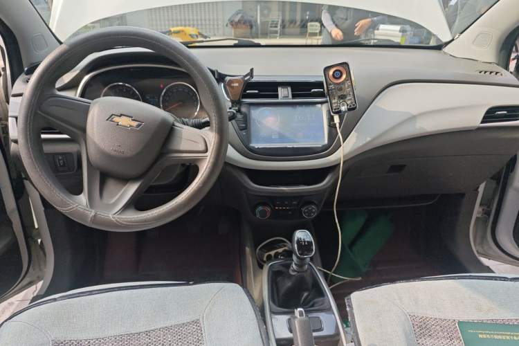 Used Chevrolet Lova RV 2016 1.5L Manual Comfort Edition Center Console