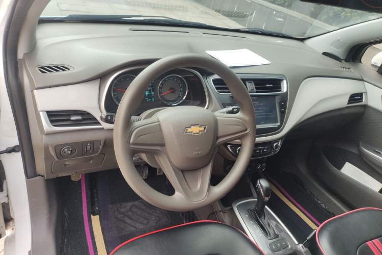 Used Chevrolet Lova RV 2016 1.5L Automatic Comfort Edition Center Console
