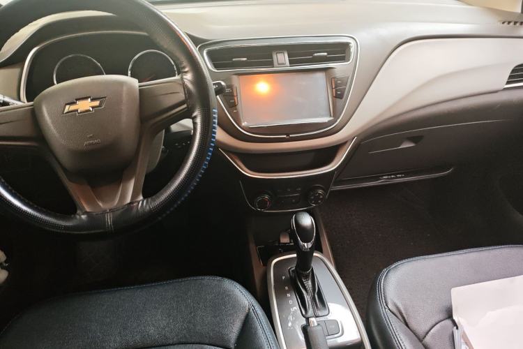 Used Chevrolet Lova RV 2016 1.5L Automatic Comfort Edition Center Console