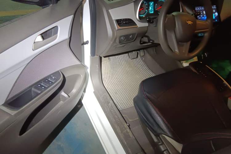 Used Chevrolet Lova RV 2016 1.5L Automatic Comfort Edition Driver Seat