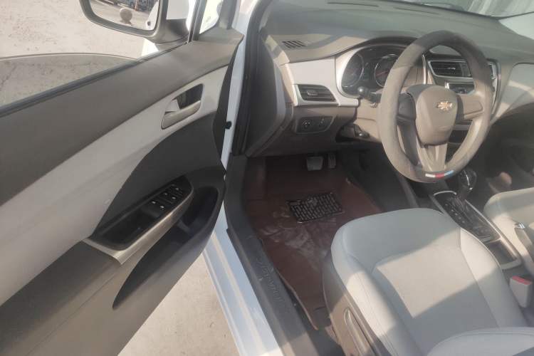 Used Chevrolet Lova RV 2016 1.5L Automatic Comfort Edition Driver Seat