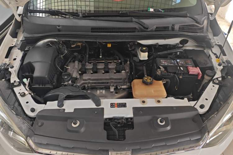 Used Chevrolet Lova RV 2016 1.5L Automatic Comfort Edition Engine Bay
