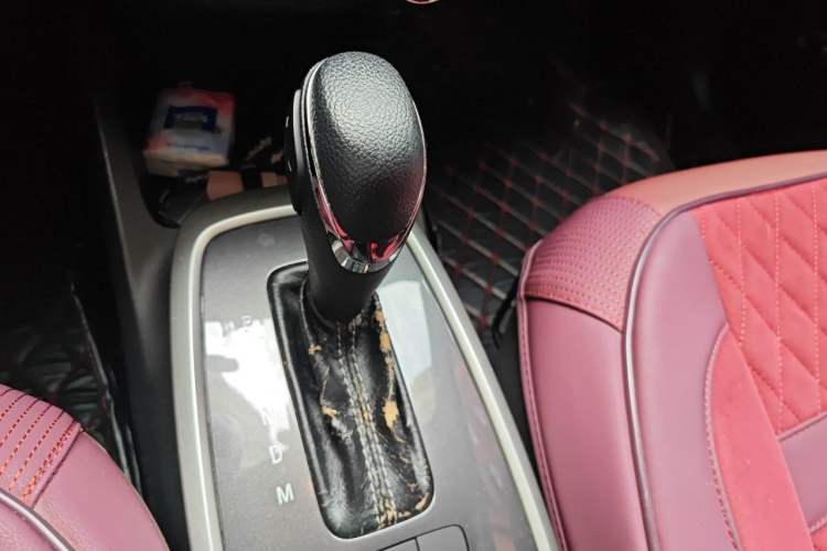 Used Chevrolet Lova RV 2016 1.5L Automatic FunDrive Edition Gear Lever