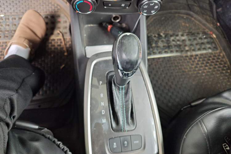 Used Chevrolet Lova RV 2016 1.5L Automatic Smart Drive Edition Gear Lever