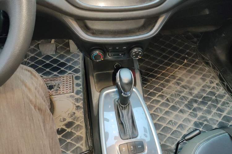 Used Chevrolet Lova RV 2016 1.5L Automatic Smart Drive Edition Gear Lever