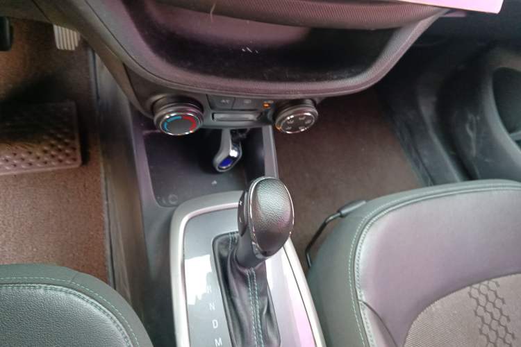 Used Chevrolet Lova RV 2016 1.5L Automatic Smart Drive Edition Gear Lever