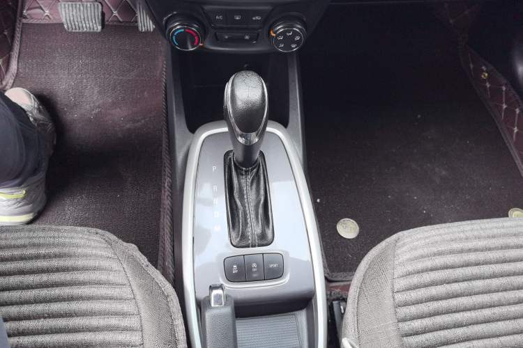 Used Chevrolet Lova RV 2016 1.5L Automatic Smart Drive Edition Gear Lever