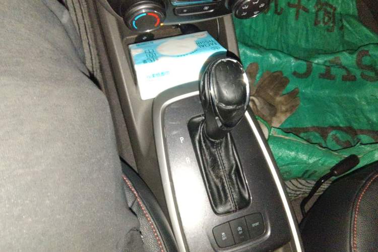 Used Chevrolet Lova RV 2016 1.5L Automatic Comfort Edition Gear Lever