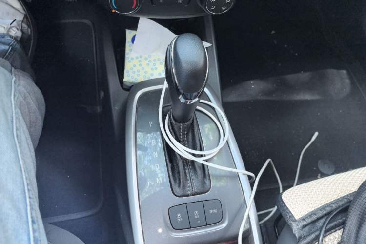 Used Chevrolet Lova RV 2016 1.5L Automatic FunDrive Edition Gear Lever