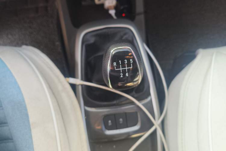 Used Chevrolet Lova RV 2016 1.5L Manual Comfort Edition Gear Lever