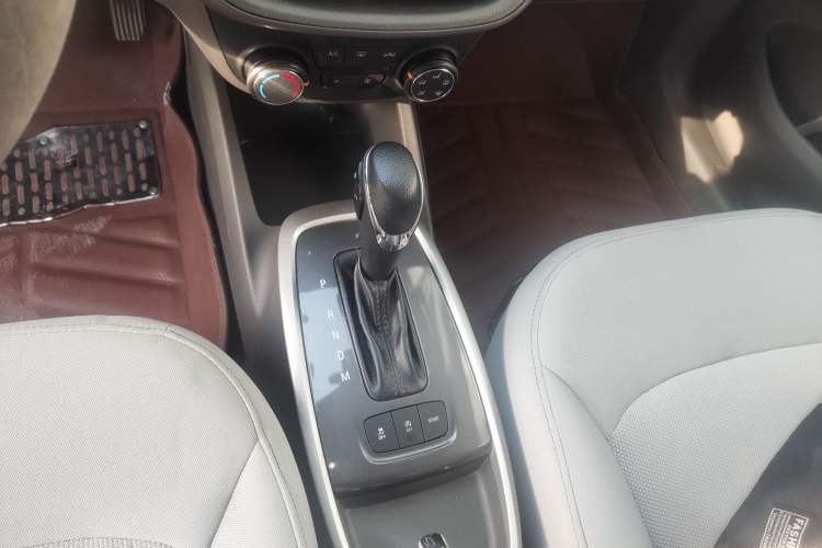 Used Chevrolet Lova RV 2016 1.5L Automatic Comfort Edition Gear Lever