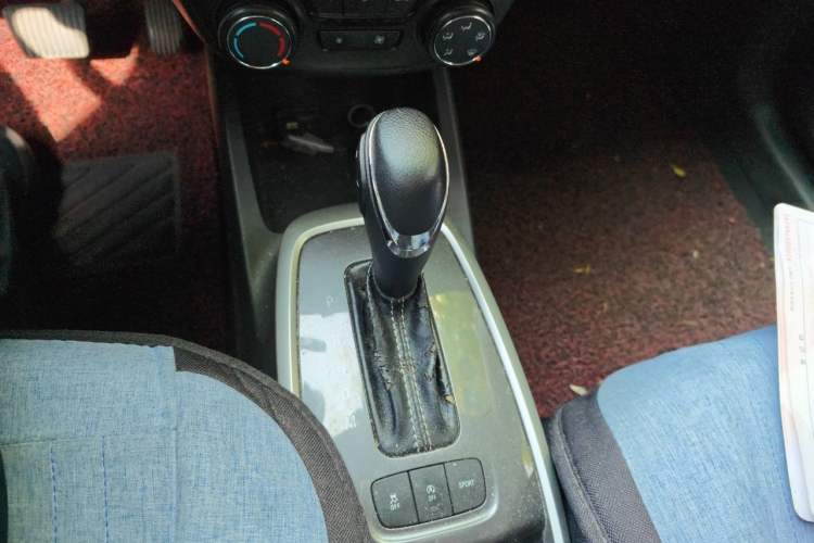 Used Chevrolet Lova RV 2016 1.5L Automatic FunDrive Edition Gear Lever