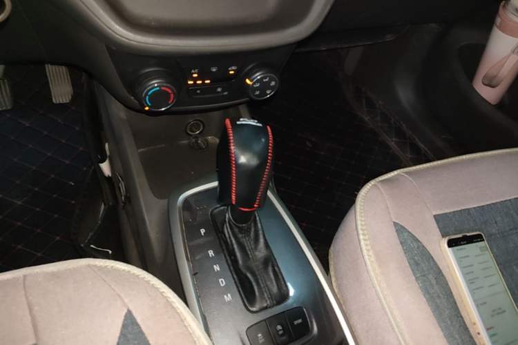 Used Chevrolet Lova RV 2016 1.5L Automatic Comfort Edition Gear Lever
