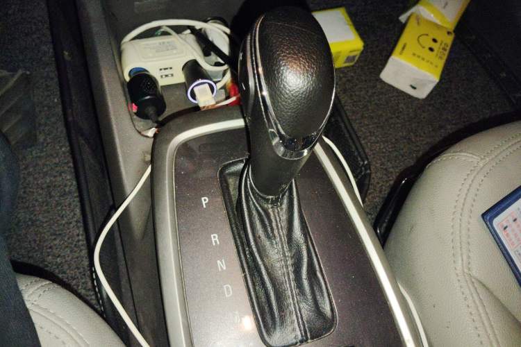 Used Chevrolet Lova RV 2016 1.5L Automatic Comfort Edition Gear Lever