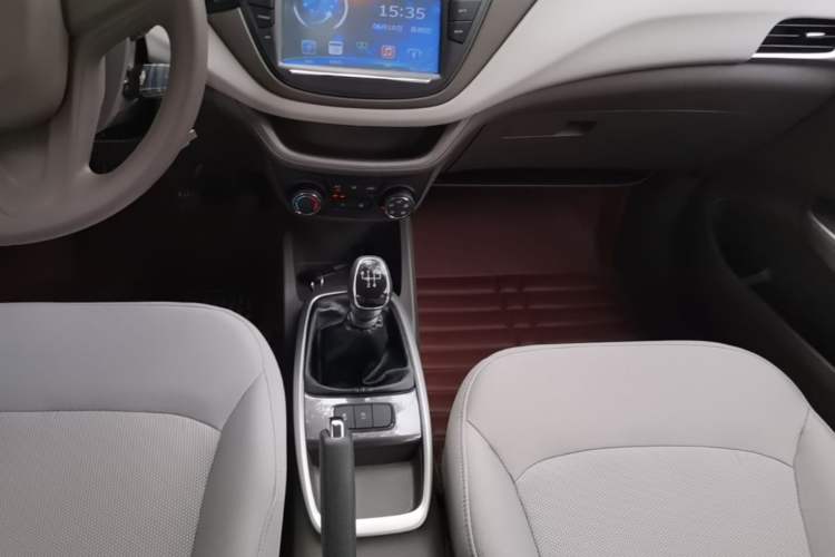 Used Chevrolet Lova RV 2016 1.5L Manual Comfort Edition Gear Lever